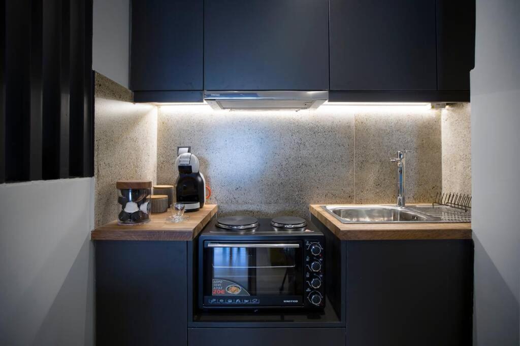 City Center Modern Renovated Apartment Атина Екстериор снимка
